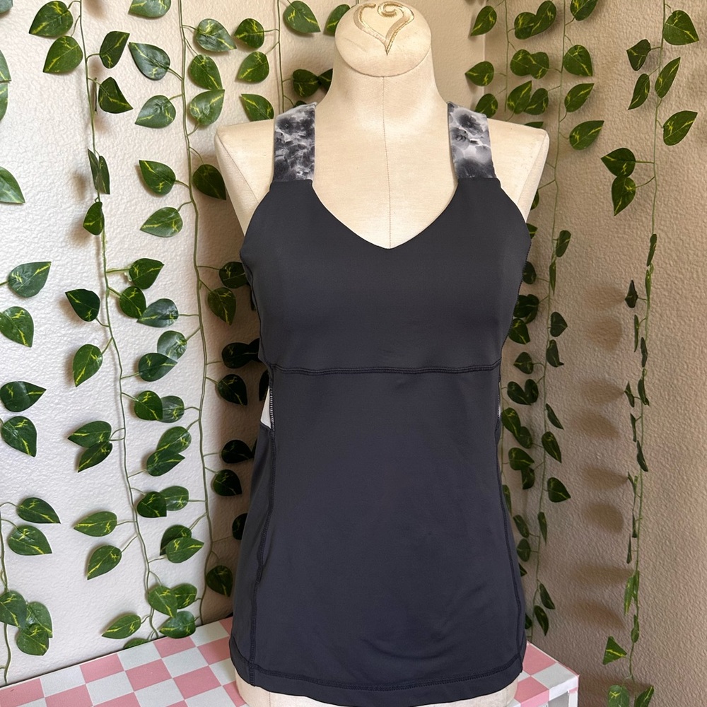 Women’s lululemon top size 6 marble and grey